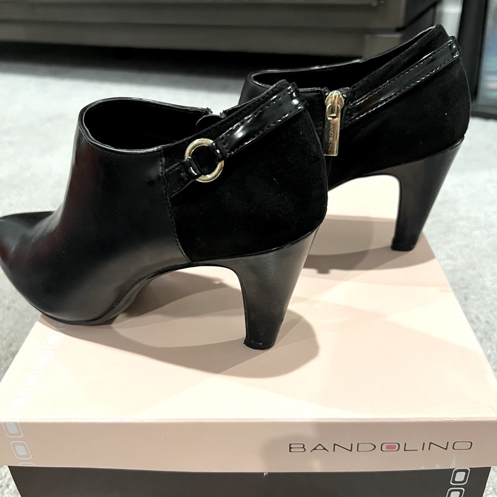 Basic black bootie